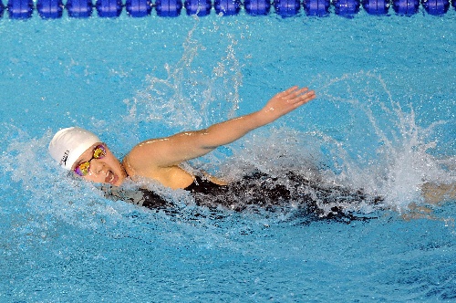 图文:全国游泳冠军赛女800自 辛鑫在比赛中