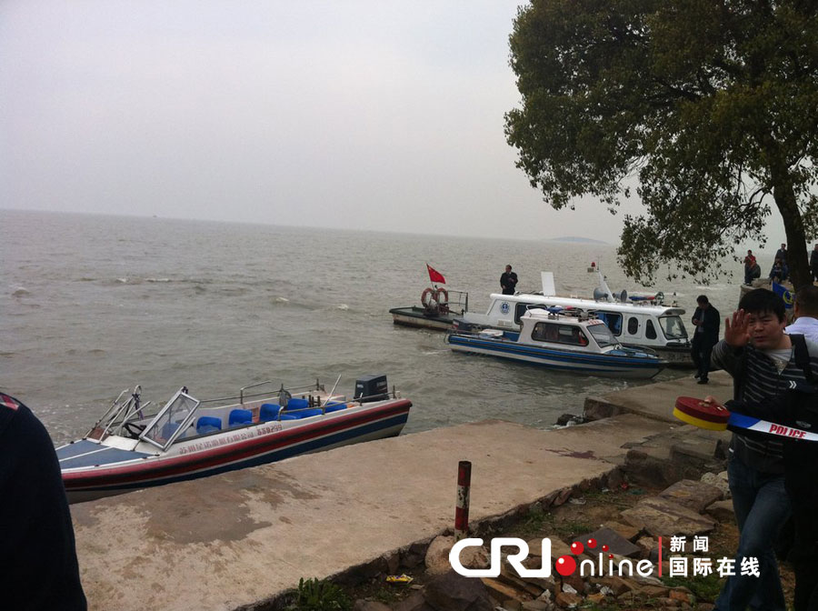 江苏苏州太湖西山岛水域,一艘共搭载8人的游艇与大船相撞,事故已导致2