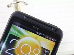 图为 HTC EVO 3D