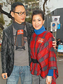 组图:陶大宇与老婆离婚又遭郭羡妮抛弃 落魄度日