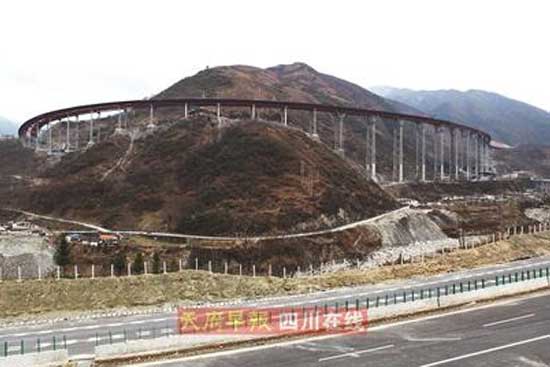 干海子特大桥主体完工 雅西高速月底将全线通车