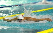 图文：游泳冠军赛男子4X100混 周嘉威在比赛中