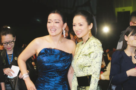 电影导演大会不见张艺谋 巩俐章子怡姐妹情深