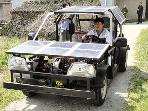 19岁高中生造出太阳能汽车 每天能开70公里(图