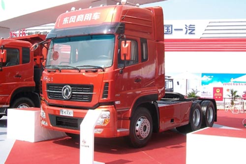 图为2011年上海车展上的大马力高端重型牵引车（国IV排放）