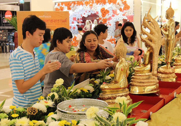 高清:泰国喜迎泼水节(组图)