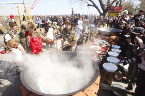 本报15日讯 (记者于海霞 记者张清云摄) 今天上午,由哈尔滨市道里