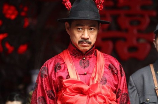 一部讲述男人传奇故事的电视剧《烽火佳人》(《雾都》)[]也将登陆荧屏