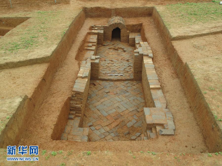 江西上高县发现1800年前墓葬群(组图)