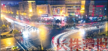 4月15日,株洲市红旗路上的红旗广场车水马龙.