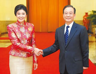 温家宝与泰国总理英拉举行会谈(图)