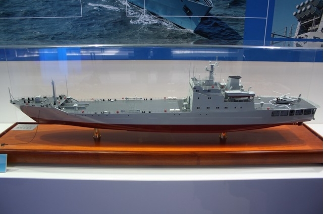 中国军工参展的军用舰船模型
