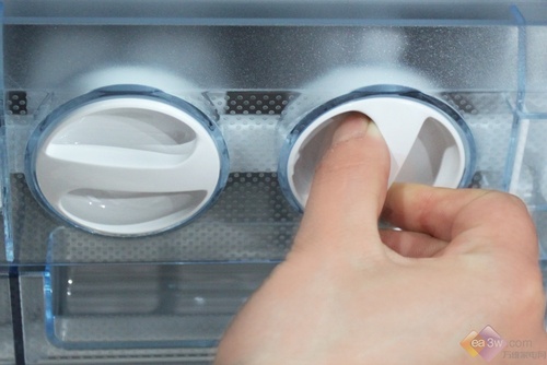 博世KKF28922TI冰箱独立制冰盒的使用
