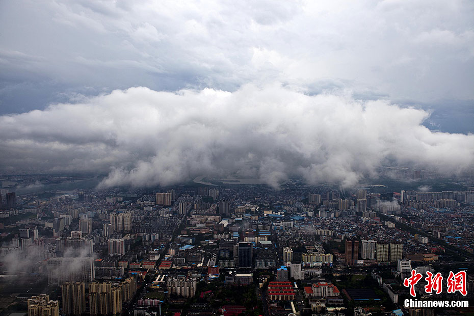 雨云笼罩下的广州城美景(图)