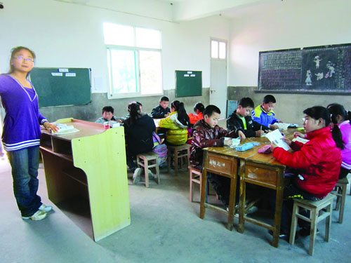 “80后”女大学生放弃出国带着帐篷去支教