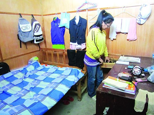 “80后”女大学生放弃出国带着帐篷去支教图
