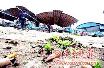 蔬菜批发市场面积小,商户多,配套设施落后市场