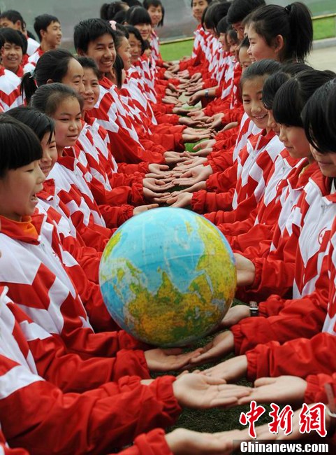 江西中学生创意活动迎世界地球日(组图)