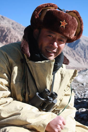 内地电视   以新疆军团援藏历史为题材的电视连续剧《雪浴昆仑》正在