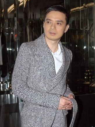 黄耀明资料图片