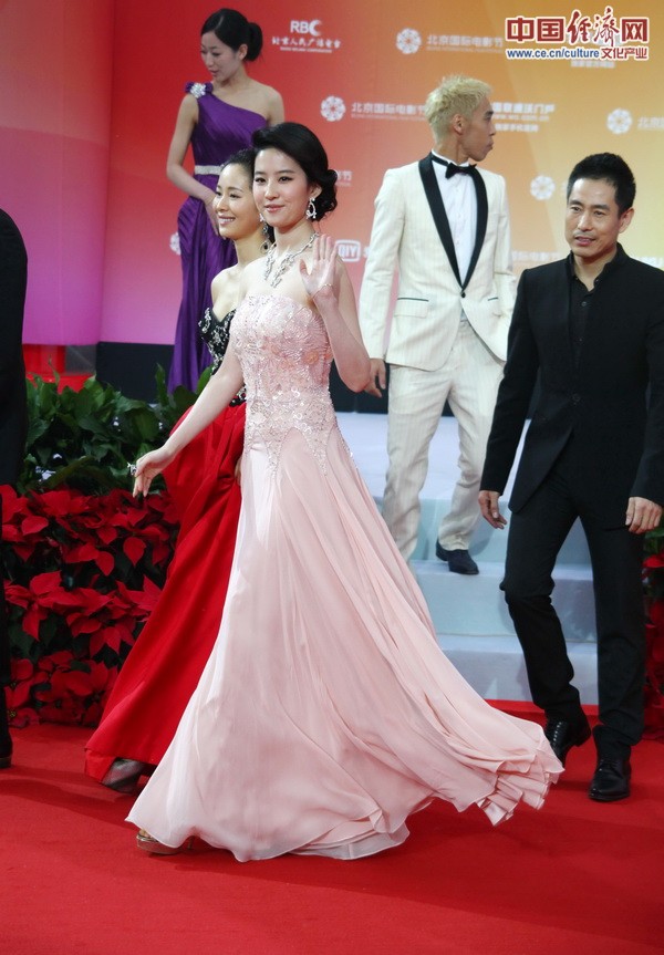刘亦菲在第二届北京国际电影节红毯仪式