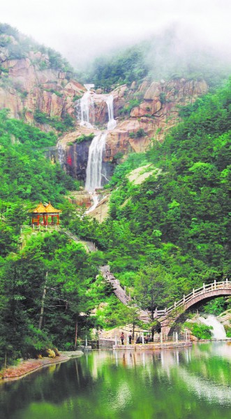 沂水地下大峡谷景色秀美.青岛国通国际旅行社提供