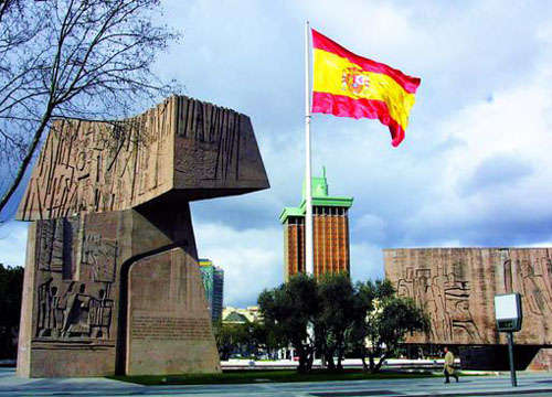 西班牙首都马德里 绽放热情奔放的光芒(组图)