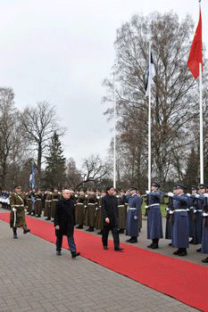 2012年4月24日,中国新任驻爱沙尼亚共和国大使曲喆向该国总统