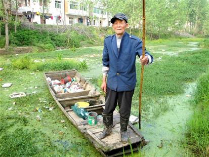 图文:老渔民的环保情