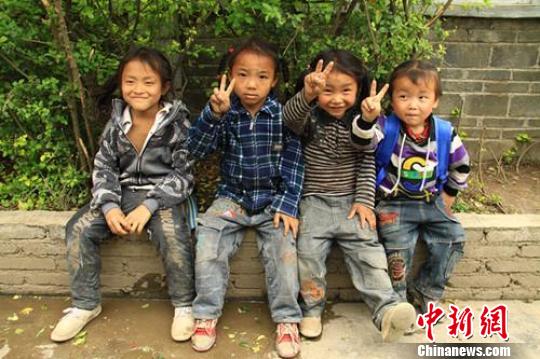 贵州歪梳苗 女生 是男孩 12年不剪 护毛头 (图)-