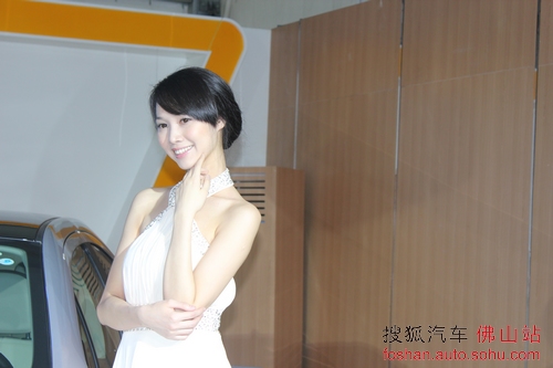 美女车模