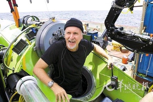 卡梅隆热衷潜水探险曾抵世界深渊 电影导演似