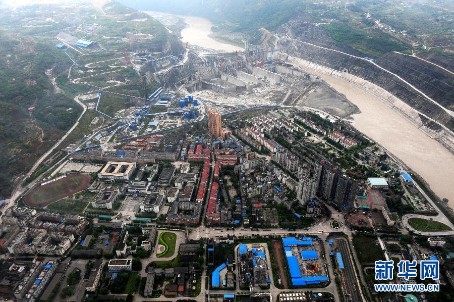 当日,地处云南水富县的西部大峡谷启动直升机航空旅游项目,为各地