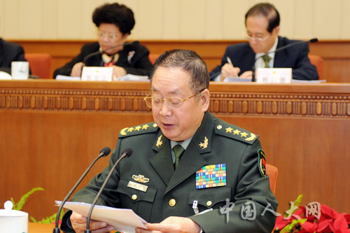 中央军委委员、总后勤部部长廖锡龙作关于军