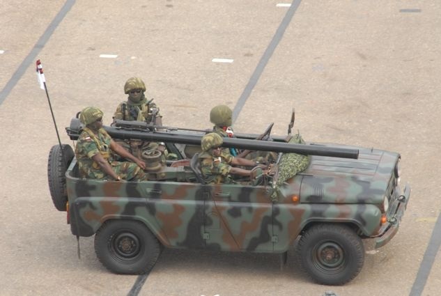 中国制装甲车多管火箭炮批量装备加纳陆军(组图)