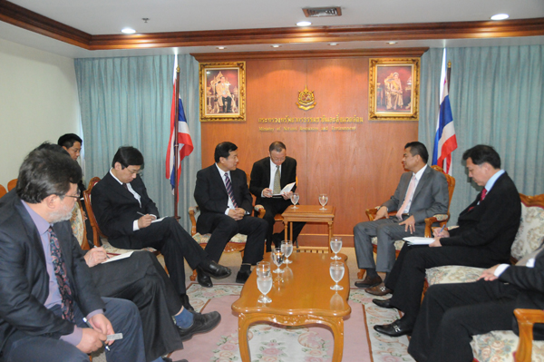 会见柬埔寨工矿能源部大臣苏赛