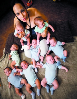 八胞胎妈妈要拍色情电影养孩子(图)