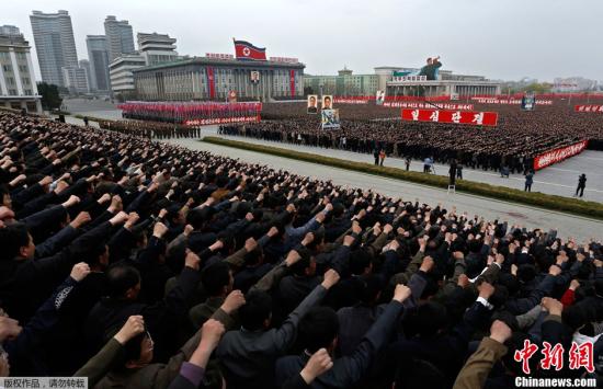 4月20日，包括军人、公务员与平壤市民在内的朝鲜各界民众在金日成广场集会，谴责并发誓要“消灭”韩国李明博政府。