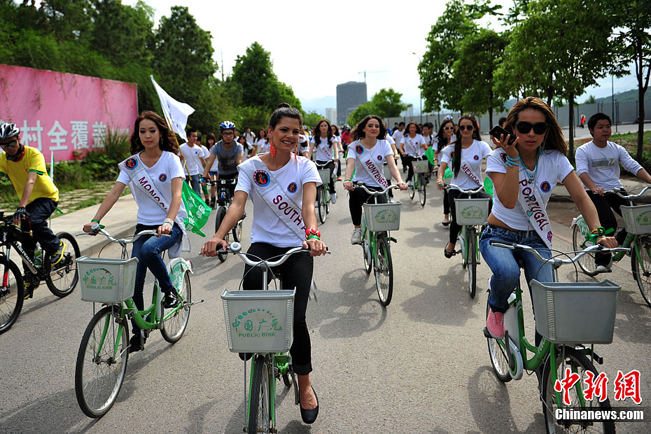 中华旅游小姐骑单车倡导绿色出行低碳生活(