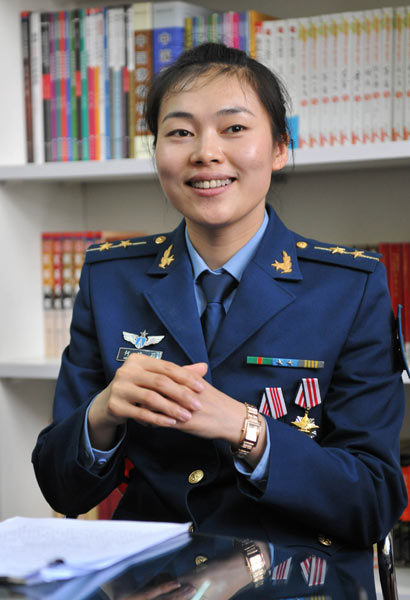 "中国青年五四奖章"获得者何晓莉与空军基层青年官兵座谈侧记(组图)