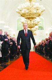 获胜的普京5月7日将在克里姆林宫宣誓就任俄