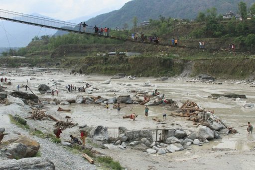 尼泊尔西部地区暴发山洪。