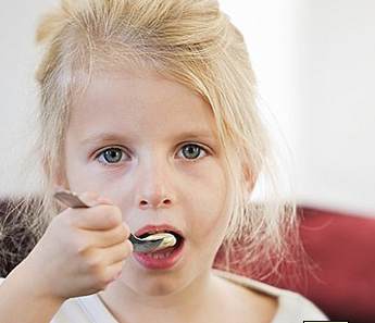 女童吃蛋白粉致性早熟