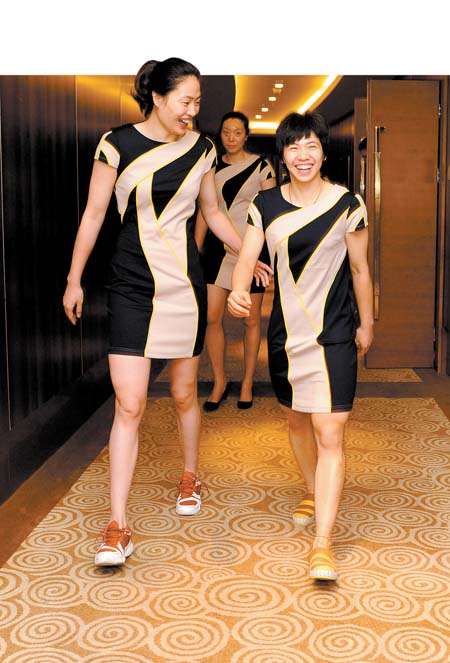 大个子色情试表情(图)美女礼服美女包图片