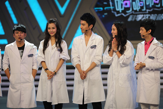 Angelababy快乐大本营,baby第一次快乐大本营 angelababy),关颖主演的枪战片《痞子英雄》剧组昨日为《快乐大本营》