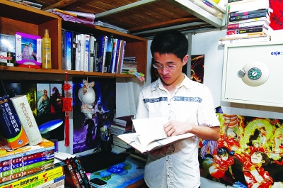 这就是湖大学生董焰森花两年时间建立的"宿舍图书馆".图片