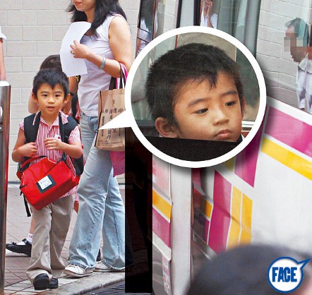lucas学校唱歌照曝光 小q长发显帅气(图)