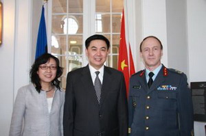 2012年5月7日,中国新任驻爱沙尼亚大使曲喆举行到任招待会,爱文化