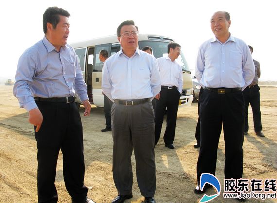 市政协领导视察烟台新机场建设(图)