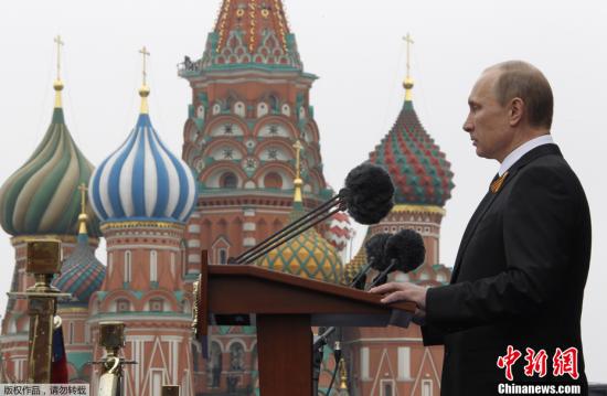 当地时间5月9日上午10时左右北京时间9日14时左右，俄罗斯莫斯科红场举行胜利日大阅兵，俄新任总统普京检阅部队并发表讲话。